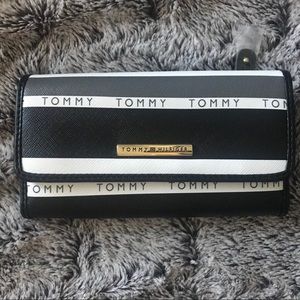 Tommy Hilfiger Womens wallet